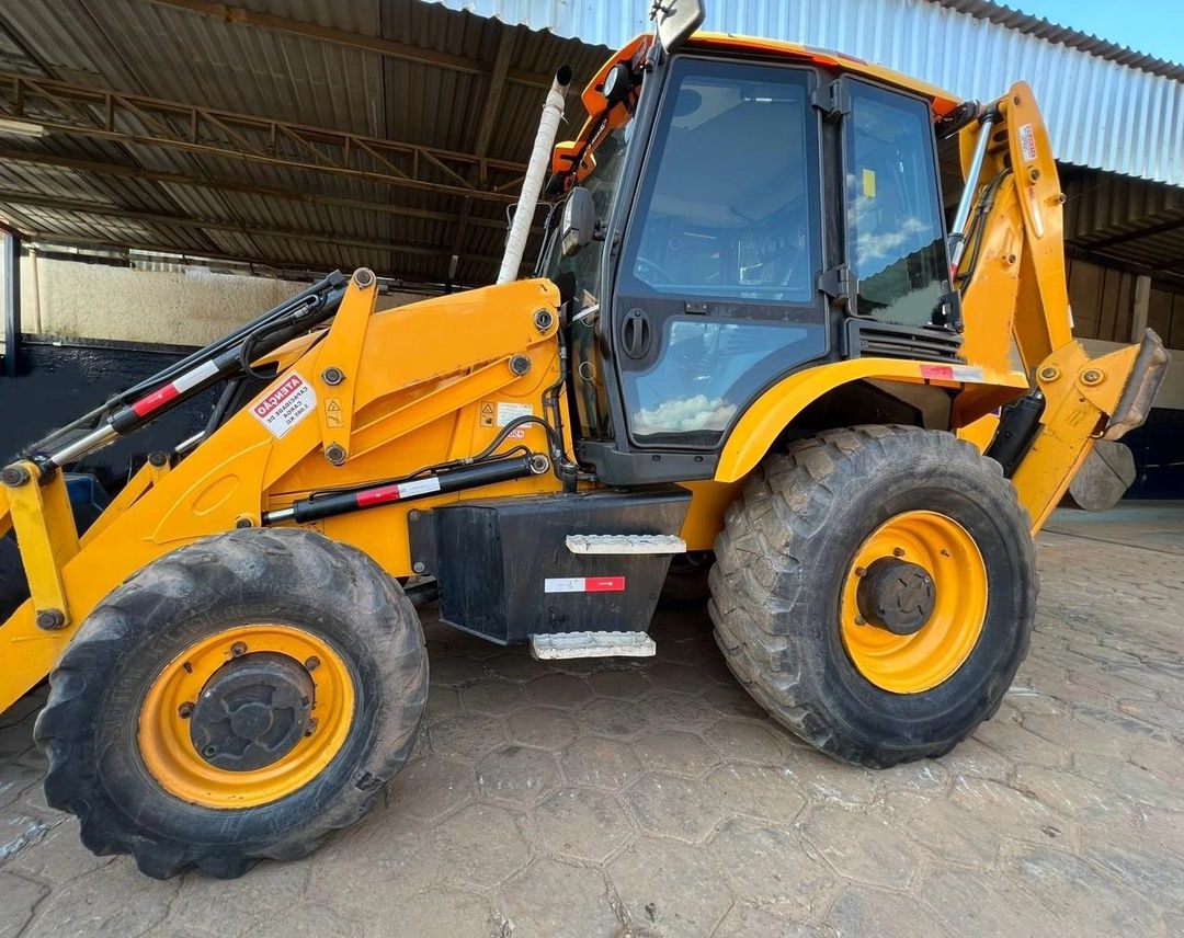 RETROESCAVADEIRA JCB 3CX 2019 - FUNC.